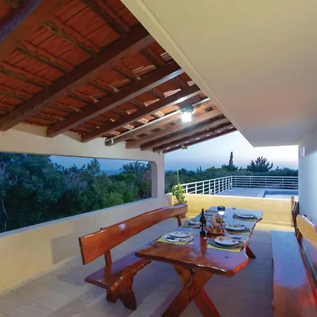 Hébergement de vacances 3 Bedroom Awesome In Pelegrin