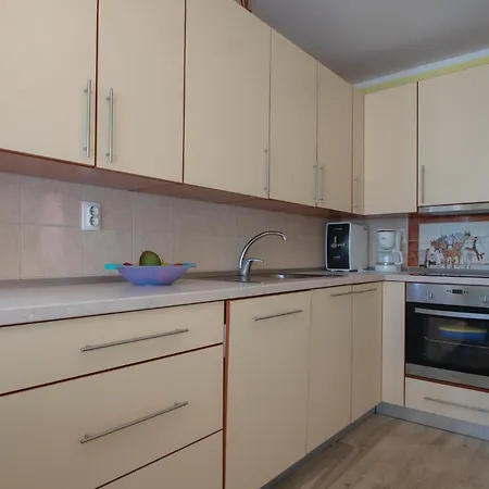 3 Bedroom Awesome In Pelegrin *