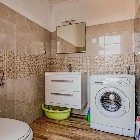 3 Bedroom Awesome In Pelegrin