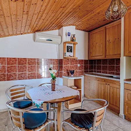 3 Bedroom Awesome In Pelegrin Hébergement de vacances