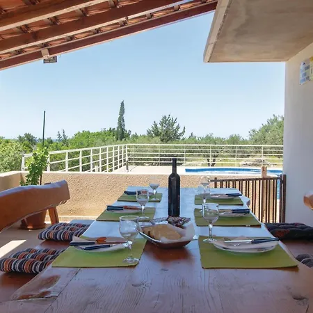 3 Bedroom Awesome In Pelegrin