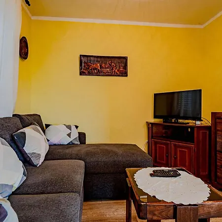 3 Bedroom Awesome In Pelegrin Hébergement de vacances