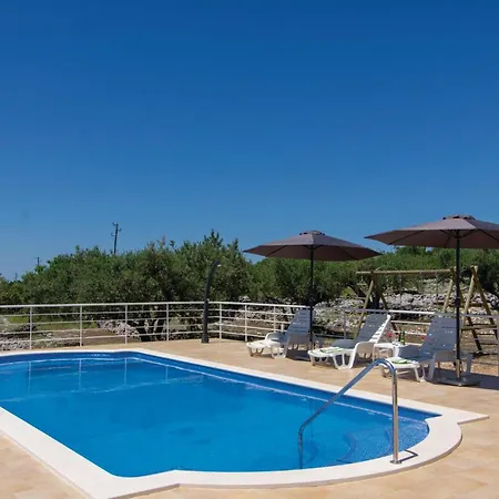 3 Bedroom Awesome In Pelegrin Hébergement de vacances *